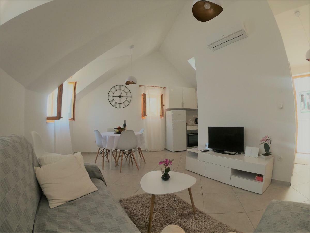 Apartment Vesna Primošten Eksteriør billede